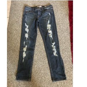 Dark blue ripped jeans 👖!